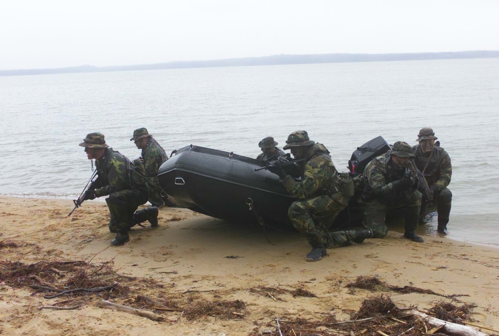 Gummibåter for militært bruk